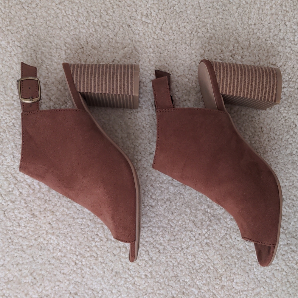 Chinese Laundry Cinnamon Suede Peep-Toe Bootie (Size 7.5) - Picture 4 of 7